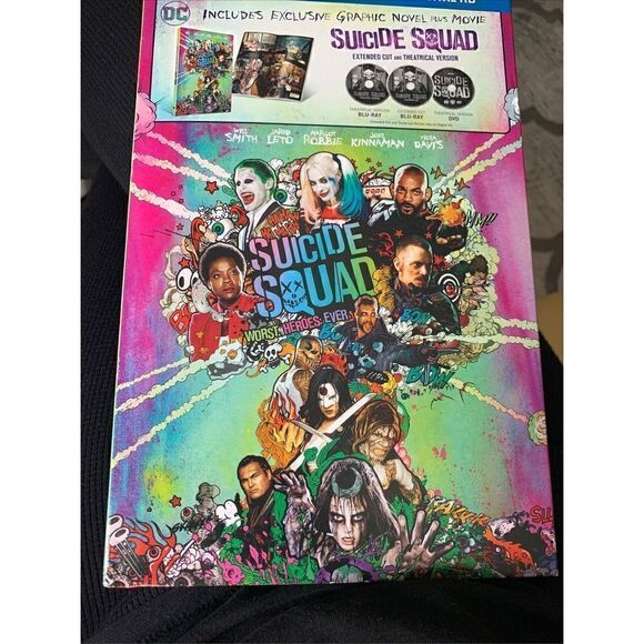 Suicide Squad Worst Heroes Ever Blu-Ray DVD Digital + Graphic Novel NEW Best Buy - Picture 1 of 5